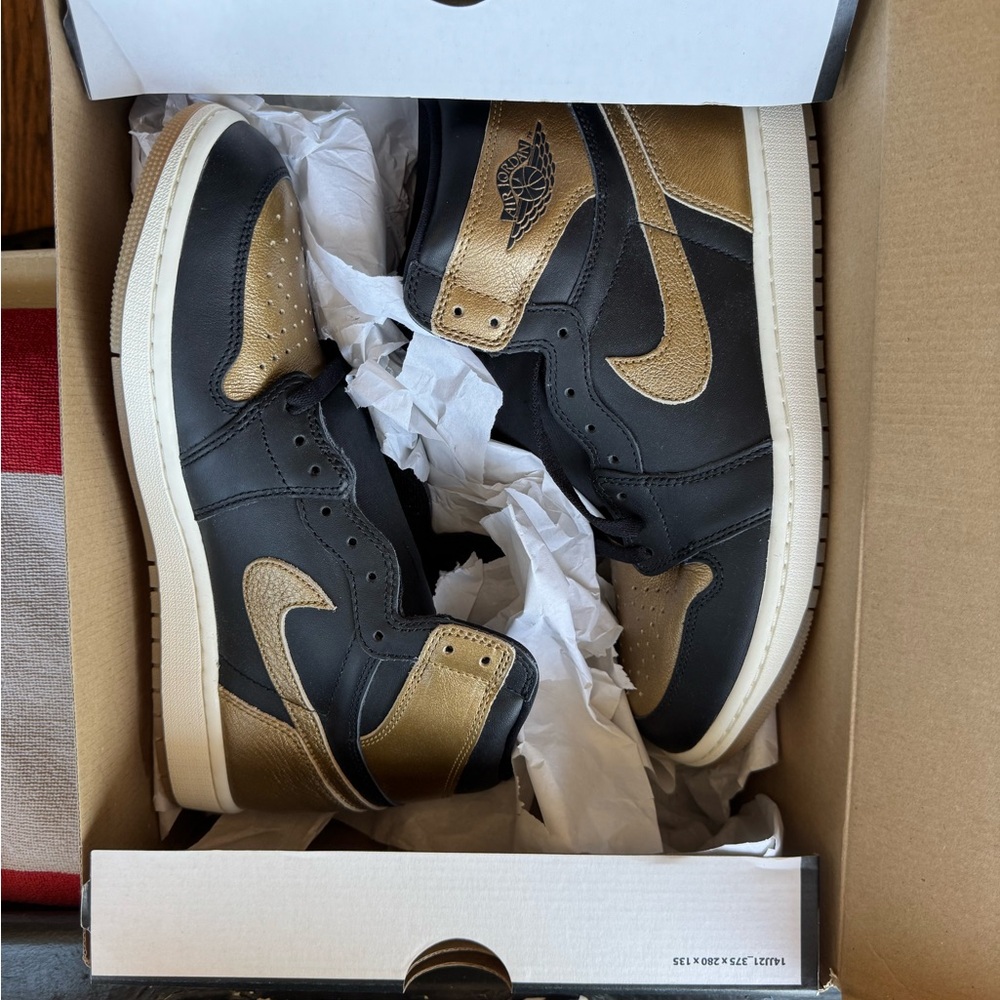 Nike Air Jordan 1 Retro High OG Black and Gold Men's Shoes